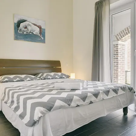 Villa Dennis In With Sea View And Private Pool Only 300 Meters From The Beach Medulin