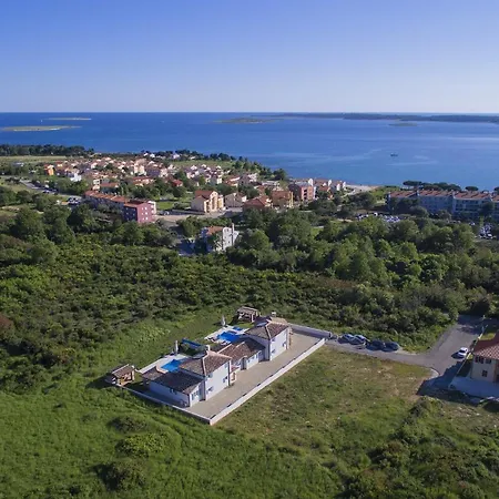 Dennis In With Sea View And Private Pool Only 300 Meters From The Beach Villa Medulin