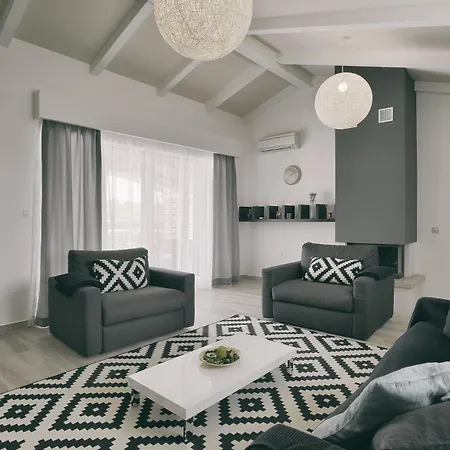 Villa Dennis In With Sea View And Private Pool Only 300 Meters From The Beach *