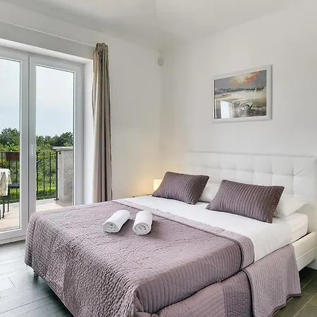Dennis In With Sea View And Private Pool Only 300 Meters From The Beach * Medulin