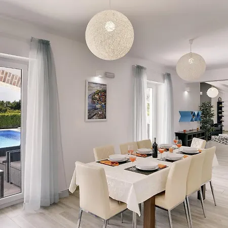 Dennis In With Sea View And Private Pool Only 300 Meters From The Beach Medulin