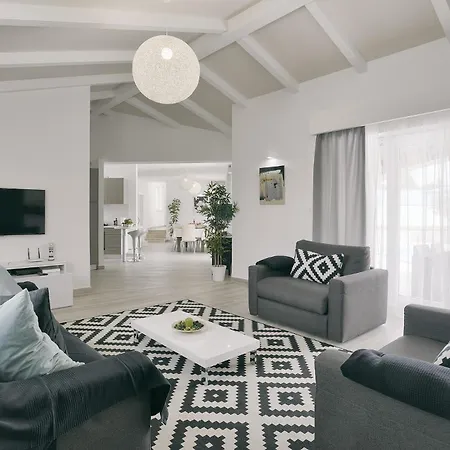 Villa Dennis In With Sea View And Private Pool Only 300 Meters From The Beach *