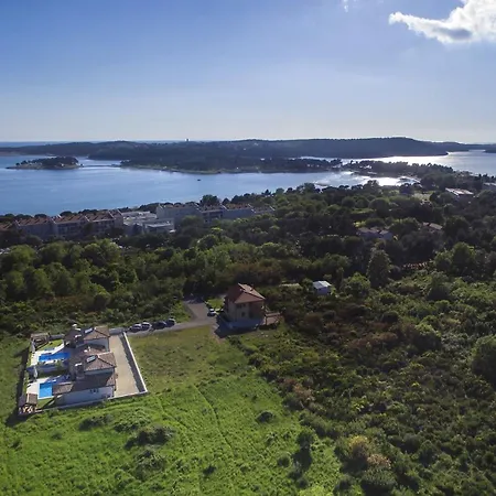 Dennis In With Sea View And Private Pool Only 300 Meters From The Beach *
